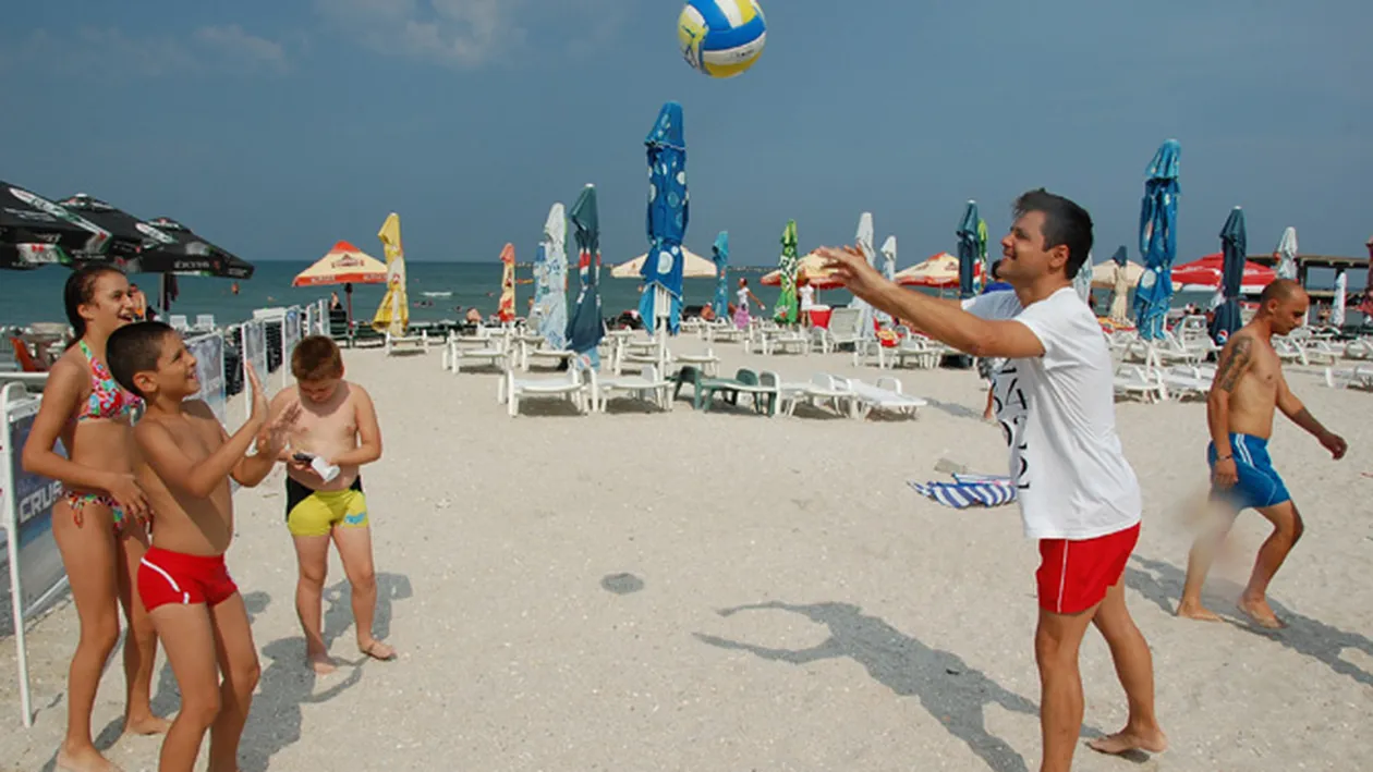 Cove, arbitrul amazoanelor, si-a stins setea cu ayran pe plaja Kanal D