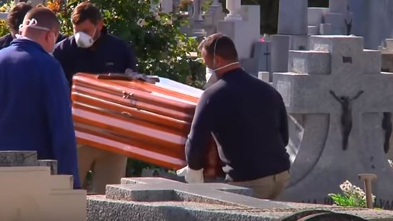 Ți se face pielea de găină! Cum arată o înmormântare pe vreme de pandemie COVID-19