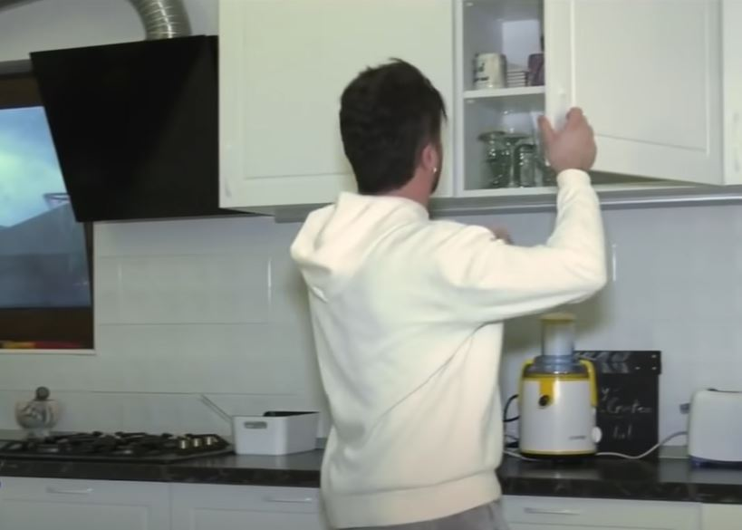 Tavi Clonda și-a prezentat casa la TV