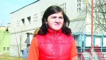 Profesorul pistolar tinea arma pe catedra