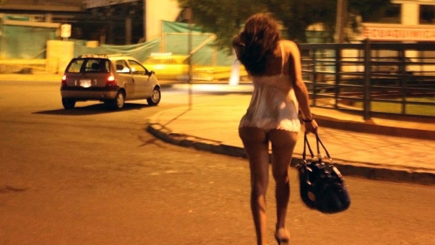 O fată din Vaslui a fost răpită de iubitul ei și obligată să se prostitueze!