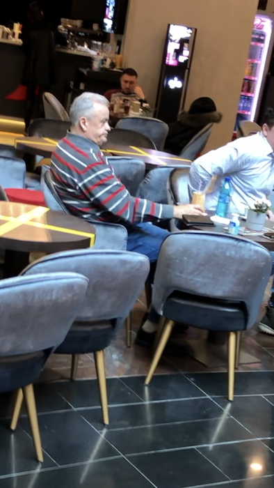 Ilan Laufer, într-o discuție cu Neculai Onțanu și un amic al celor doi, la o cafea la mall Băneasa
