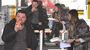Andrei Duban și-a scos soția la un hotdog "ca-n autogară"
