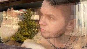 Codin Maticiuc, despre COVID-19: „De unde a apărut această grijă a autorităților pentru sănătate? Sunt cinci ani de la Colectiv și spitalele sunt groaznice”