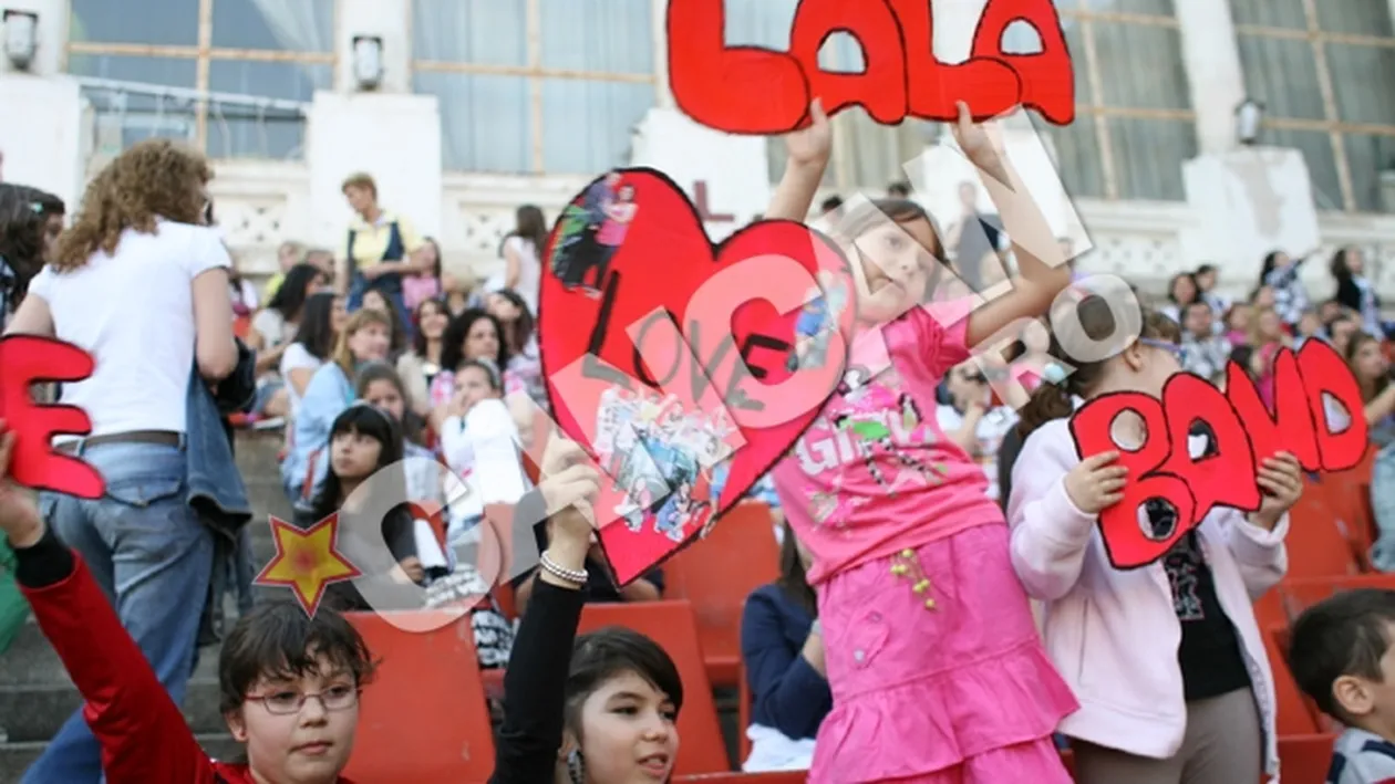 Componentii trupei LaLa Band au schimbat 120 de tinute in primul concert LaLa Summer Love- Nota 20 pentru public, nota 20 pentru fani