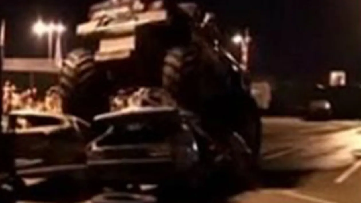 Doi giganti de 400 de cai putere au strivit zeci de Dacii la malul marii