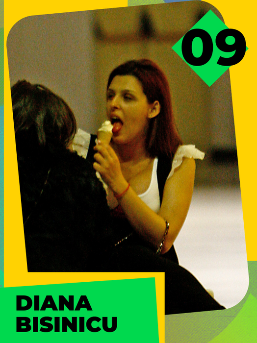 TOP 30 sexy vedete care au făcut show cu frișcă și cu înghețată! Antonia, Delia și Babs nu s-au putut abține! Avem 100 de fotografii de colecție!