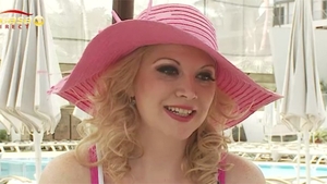 Oana Lis stie că e grasă, dar scapă de complexe cu...autoironie: "Mi s-a zis că am picioarele ca nişte cârnati polonezi"