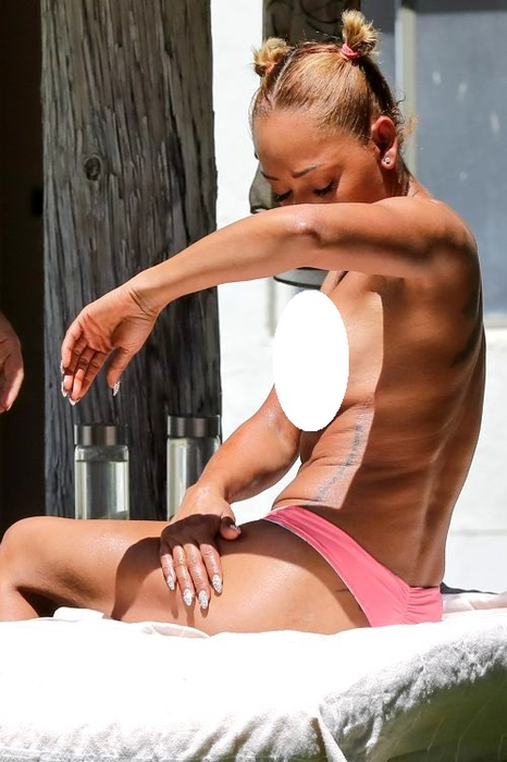 Mel B, topless la 42 de ani! Fosta membră a trupei Spice Girls este lipsită de inhibiții