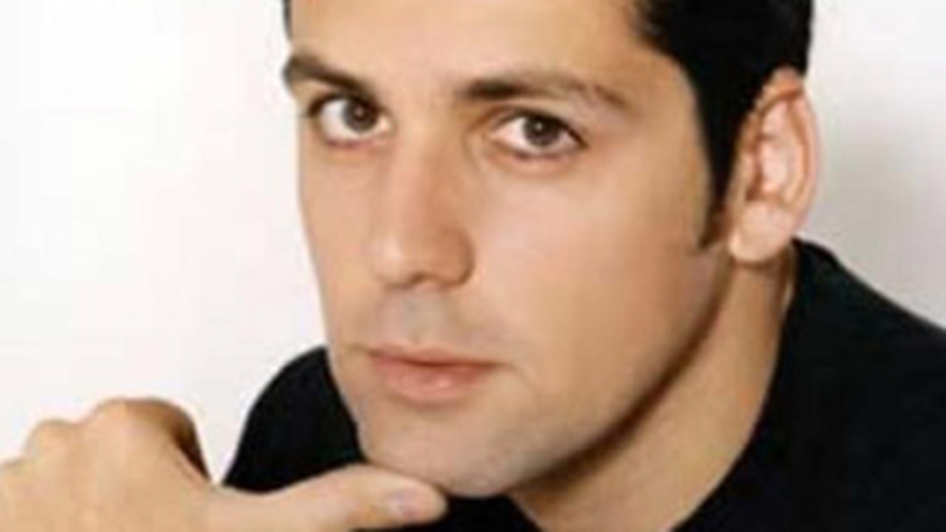 Stefan Banica lanseaza piesa "Cantec pentru Violeta" pe noul sau album! Asculta aici melodia pe care i-o dedica fiicei lui!