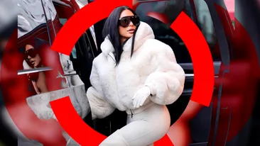 Colanți mulați, posterior celebru și o ciocolată caldă – rețeta lui Kim Kardashian ca să arate „bombiță” și pe pârtie