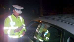 Polițiștii din Sibiu, haz de un șofer băut: Mergea pe mai multe cărări decât străzile din intersecție
