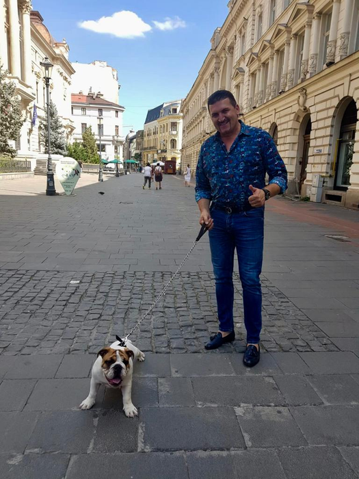 EXCLUSIV. Un cântăreț cunoscut a fost jefuit într-o pădure de la marginea Bucureștiului. Primele declarații: “Am auzit un geam spart, am văzut hoțul…”