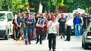 Un TIR de coroane si o mare de lacrimi