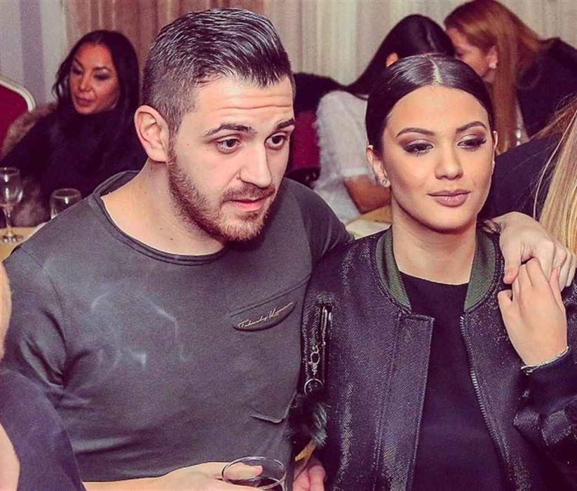 Betty Salam și fiul ei, surprinși într-o ipostază emoționantă: ”Ce frumos doarme…”