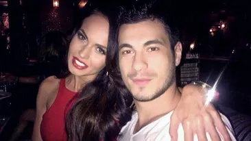 Alex Piturca si Monica Orlanda sunt de o luna in vacanta. Se distreaza pe o plaja exclusivista din Spania