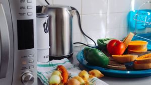 Cum să îţi schimbi electrocasnicele, la sfârşit de an? Se dau vouchere pentru toţi românii, la programul rabla