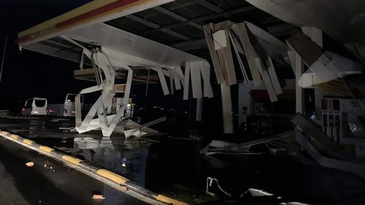 Românul rănit în urma furtunii din nordul Greciei, care și-a pierdut soția și fiul, adus în țară cu o ambulanţă