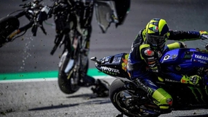 Celebrul pilot Valentino Rossi a scăpat miraculos de la moarte. Prima declarație după accidentul de pe pistă: „A fost înfricoşător”