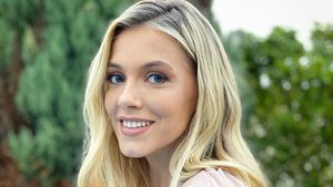 Actrița Andreea Ibacka și-a vopsit părul roz „La 30+ îndrăznesc mai mult”