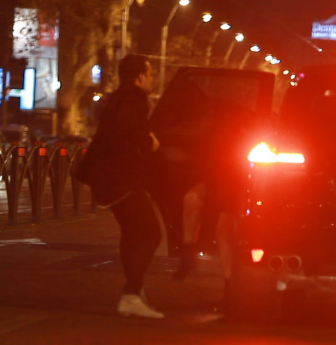 Syda o trage din mașină pe Sofia