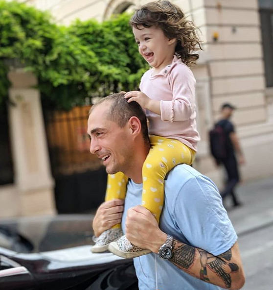 Ce mare s-a făcut fetița lui Vladimir Drăghia. Zora seamănă tot mai mult cu mămica ei