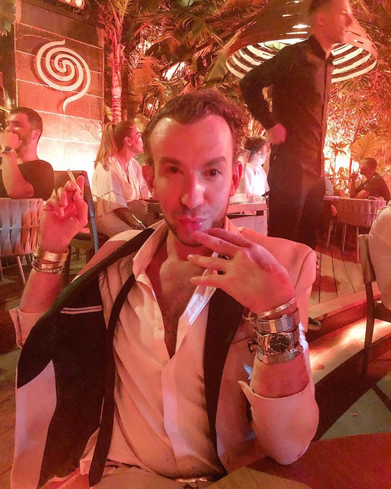 În brațele cui își găsește alinarea Stephan Pelger, după ce a fost bătut și jefuit la Cannes