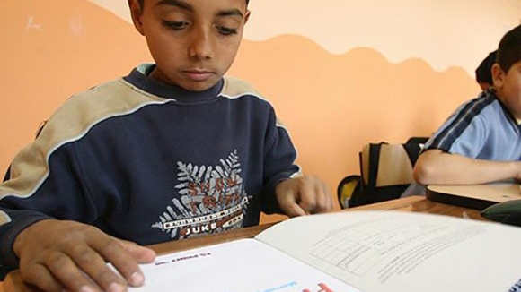 Discriminare la o școală din Iași. Elevii romi ies în pauză la o altă oră față de ceilalți copii