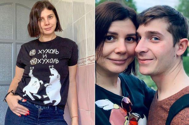 Influencerița care s-a căsătorit cu fiul ei vitreg, mai mic cu 14 ani, a născut o fetiță
