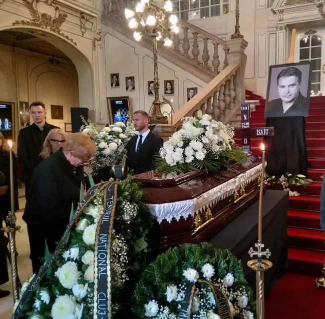 Imagini de la priveghiul lui Ioan Isariu/ sursă foto: cluj24
