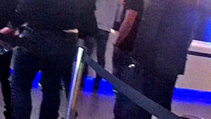 Credeai ca i-au ramas adidasii mici? Nici pomeneala! Cum l-au filmat paparazzii pe unul dintre cei mai ravniti fotbalisti!