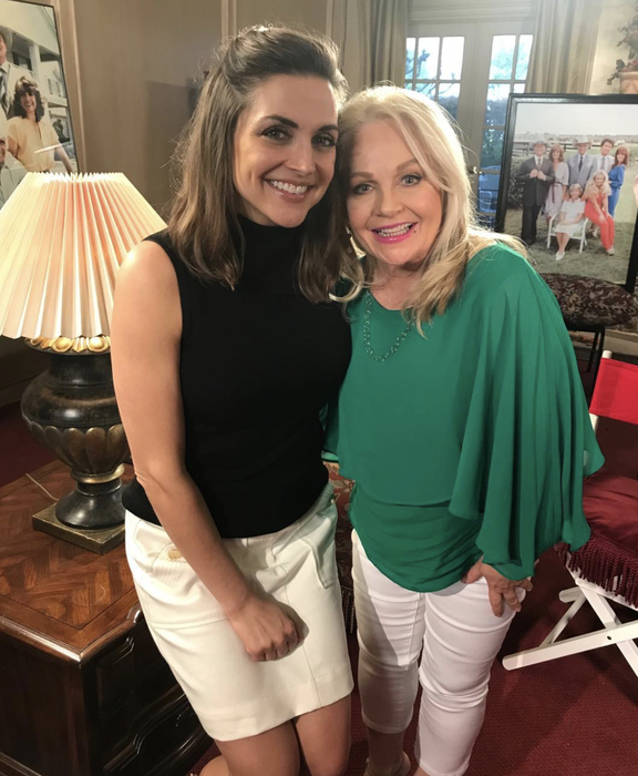 O mai știi pe Lucy Ewing din „Dallas”?! Ce s-a ales de blondina frumoasă din serialul-fenomen al anilor ’90 din România