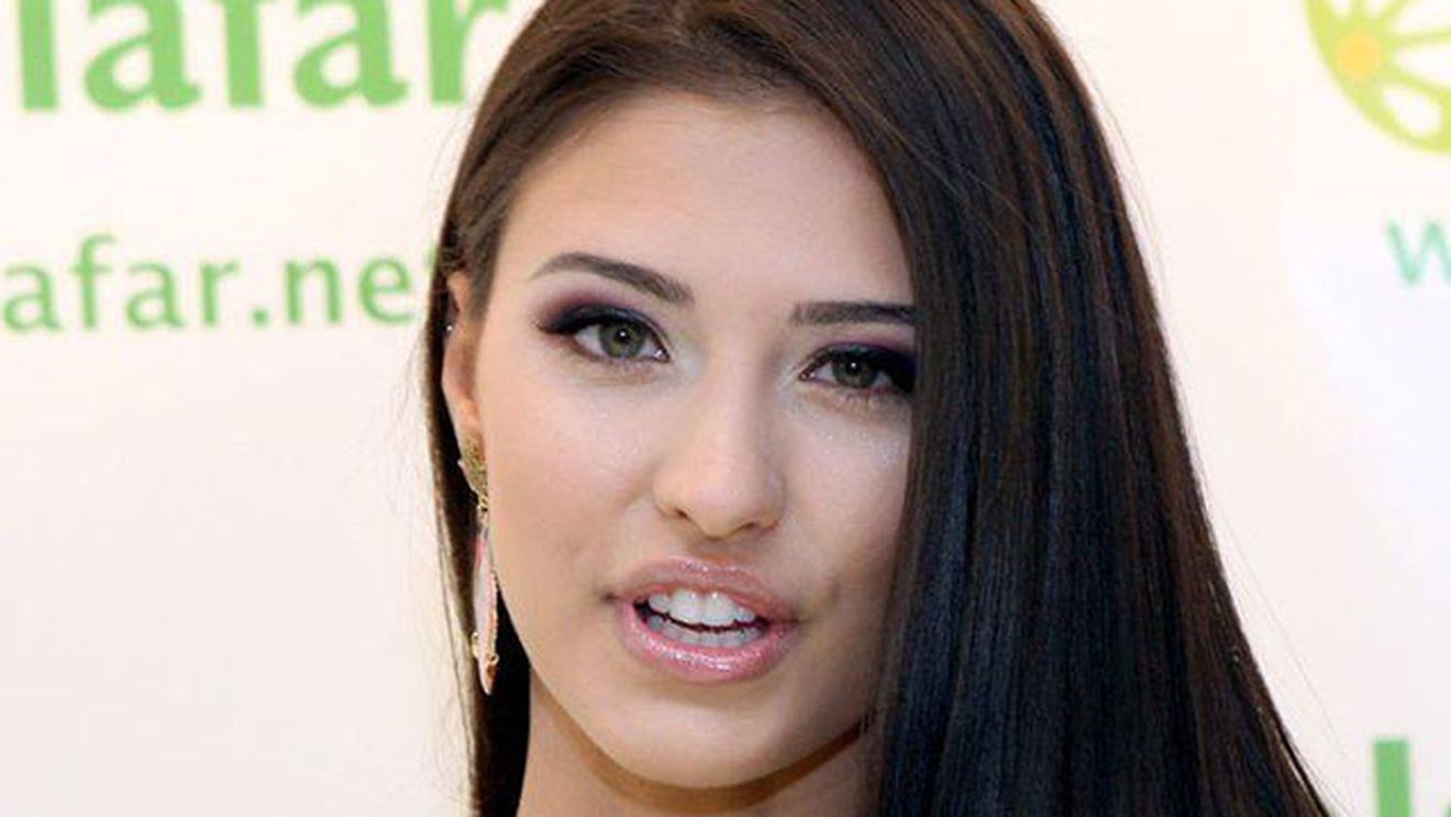 VIDEO Preludiul care o sa il "UCIDA" pe Velea ! Antonia se mangaie pe sani in sufragerie, cu lumina stinsa si pe muzica ei!