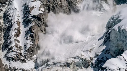 Motivul pentru care Ro-Alert nu poate transmite mesaj, atunci când există risc de avalanșă: „E similară unui cutremur”