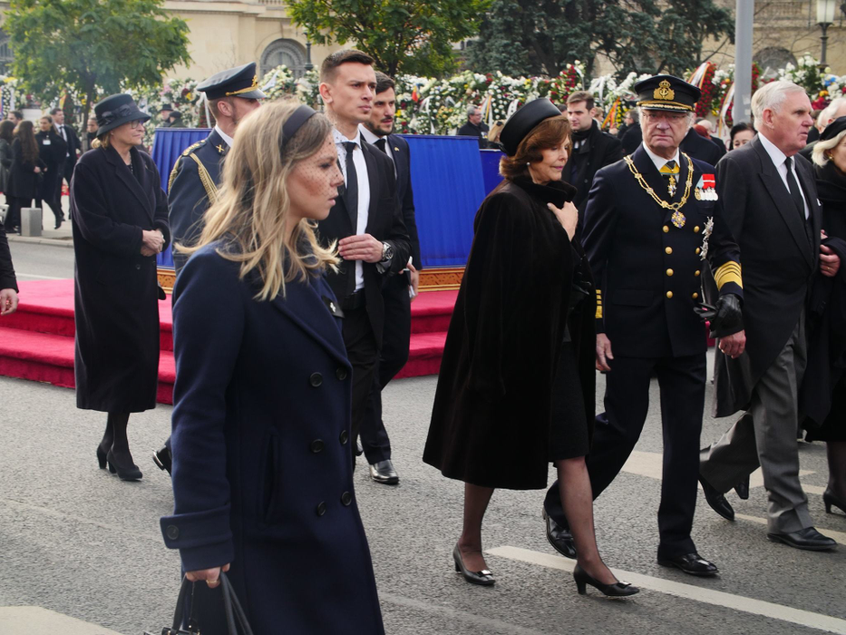 Adio, Maiestate! România şi-a condus Suveranul pe ultimul drum! CANCAN.ro a transmis live funeraliile Regelui Mihai I