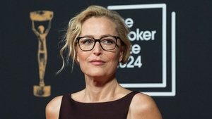 Ce secret are Gillian Anderson pentru frumusețea ei tinerească. Produsul de 42 de lei care nu îi lipsește