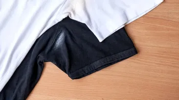 Trucul rapid pentru a scoate petele de deodorant de pe hainele negre. Funcționează de fiecare dată