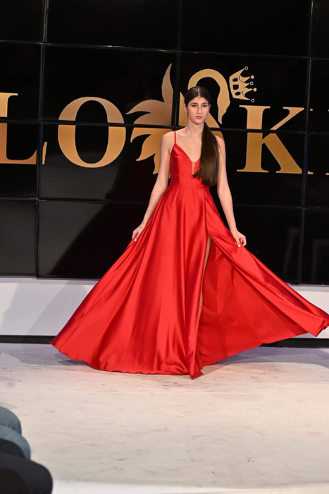 Raisandra, solidară cu poporul ucrainean la “Milano Fashion Week”. Gestul de suflet pe care l-a făcut pe scenă, în timpul defilărilor și reprezentațiilor | FOTO + VIDEO