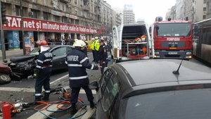 INGROZITOR! Doi oameni AU MURIT intr-un accident petrecut in Piata Romana! Imagini greu de privit