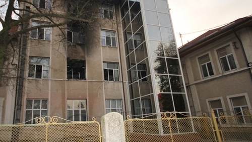 INCENDIU PUTERNIC la un spital din Simeria! Peste 23 de oameni transportati cu AMBULANTA!