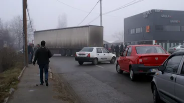 Un tir ramas in pana prostului a blocat circulatia pe centura orasului Targu Jiu