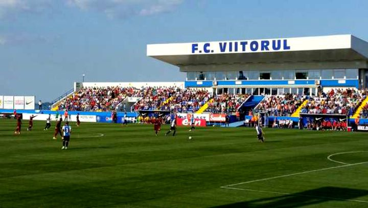 Fata de 24 de ani și fotbalistul pe care-l acuză s-ar fi întâlnit în pauza meciului, la tribuna oficială