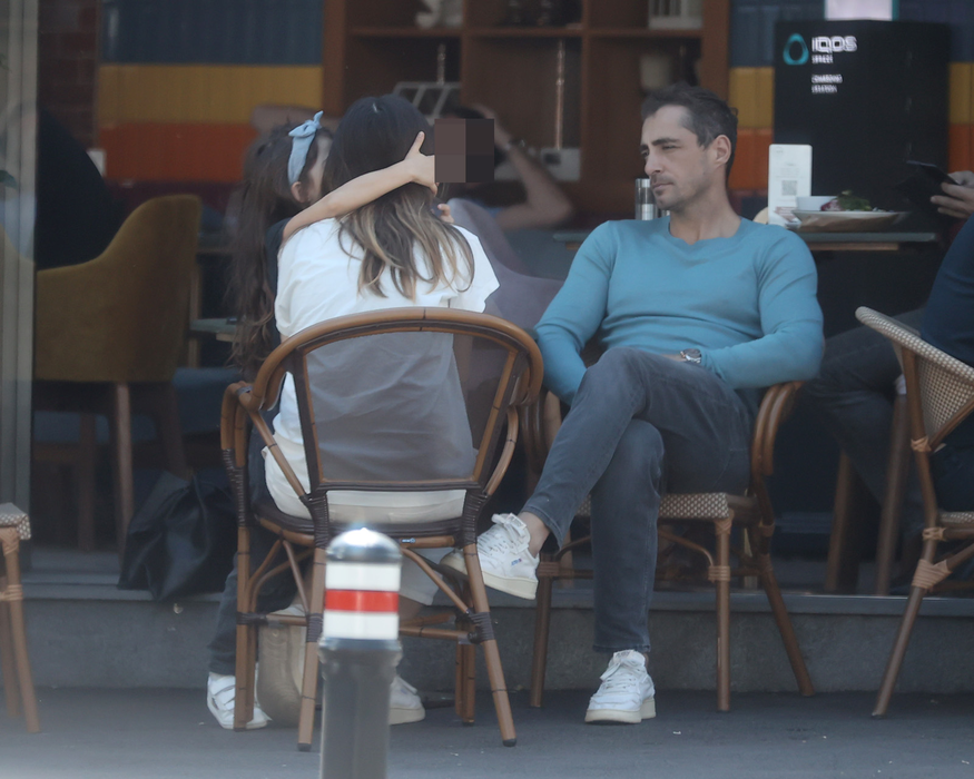 Alice Cavaleru și Vladimir Drăghia au ieșit la terasă cu micuța Zora (Foto: CANCAN.RO)
