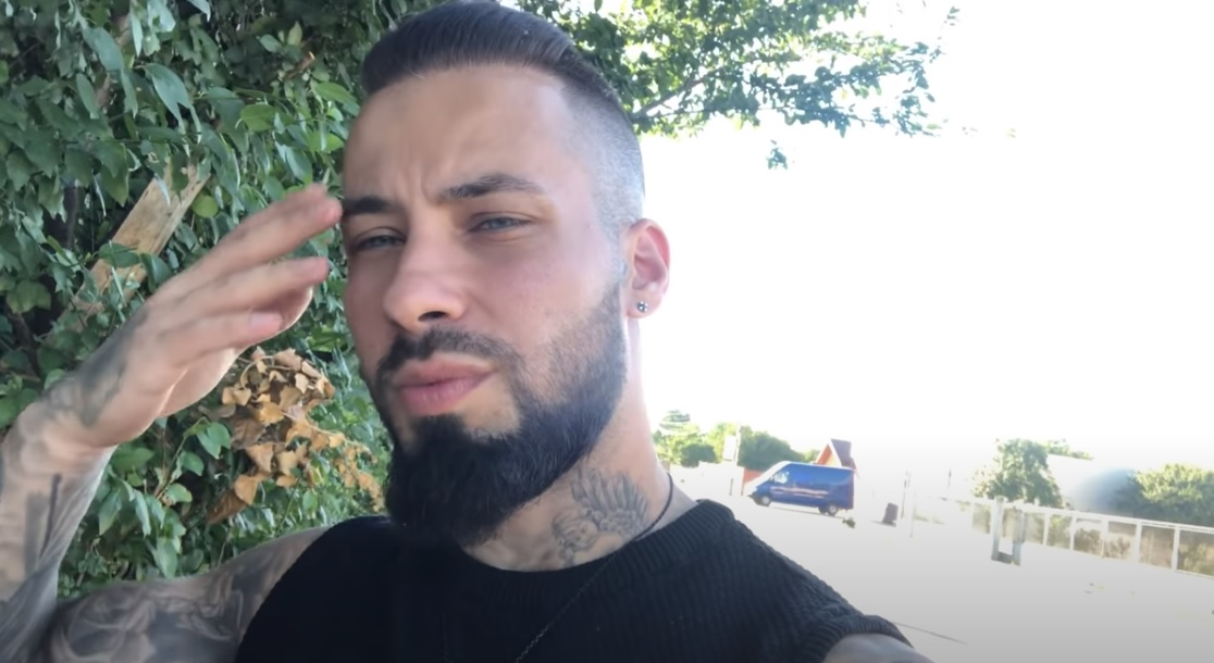 Ex-concurentul de la "Puterea Dragostei" și-a făcut curaj să filmeze în casa monstrului din Caracal