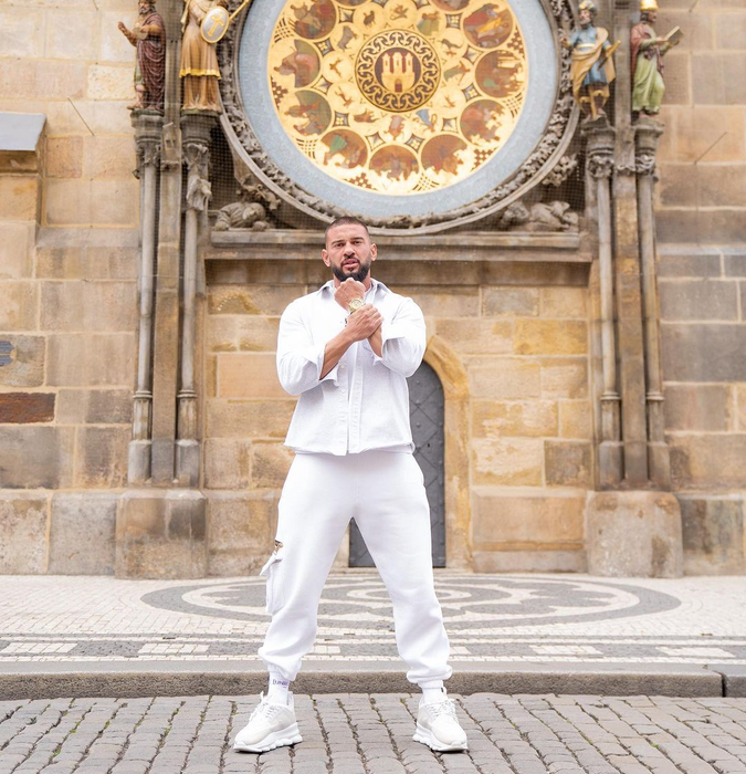 Dorian Popa își ia Lamborghini decapotabil de 290.000€, iar avansul e cât o limuzină de lux: “Nu este complexul vârstei a doua…”