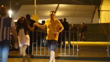 Iese mereu in evidenta! Versace a inceput sezonul in forta! “Spaima fitelor” a facut senzatie la mare, cand a aparut incaltat a