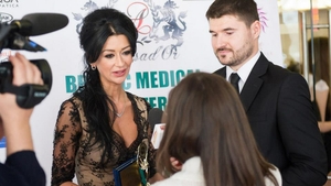 La scurt timp dupa divort, Denisa de la Bambi este curtata de un barbat misterios: "A primit zeci de buchete de flori"