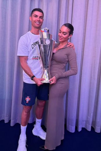 Cristiano Ronaldo a cerut-o, în sfârșit, de soție pe Georgina Rodriguez. Cum arată uriașul inel de logodnă