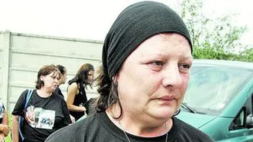 Mama stripperului decedat in accident e suparata pe liderul Flamingo Boys: Cornel Pasat isi face reclama pe spatele unui mort!