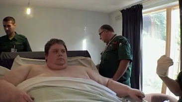 Uite-l pe cel mai gras om din lume! Are 368 de kg si nu se poate ridica din pat! VEZI ce mananca